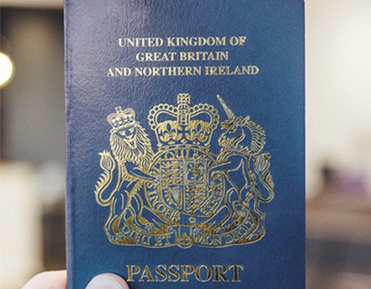 Passport could. Паспорт Италии. Институт гражданства Италии. Паспорт подданного Дании. У кого голубой паспорт.