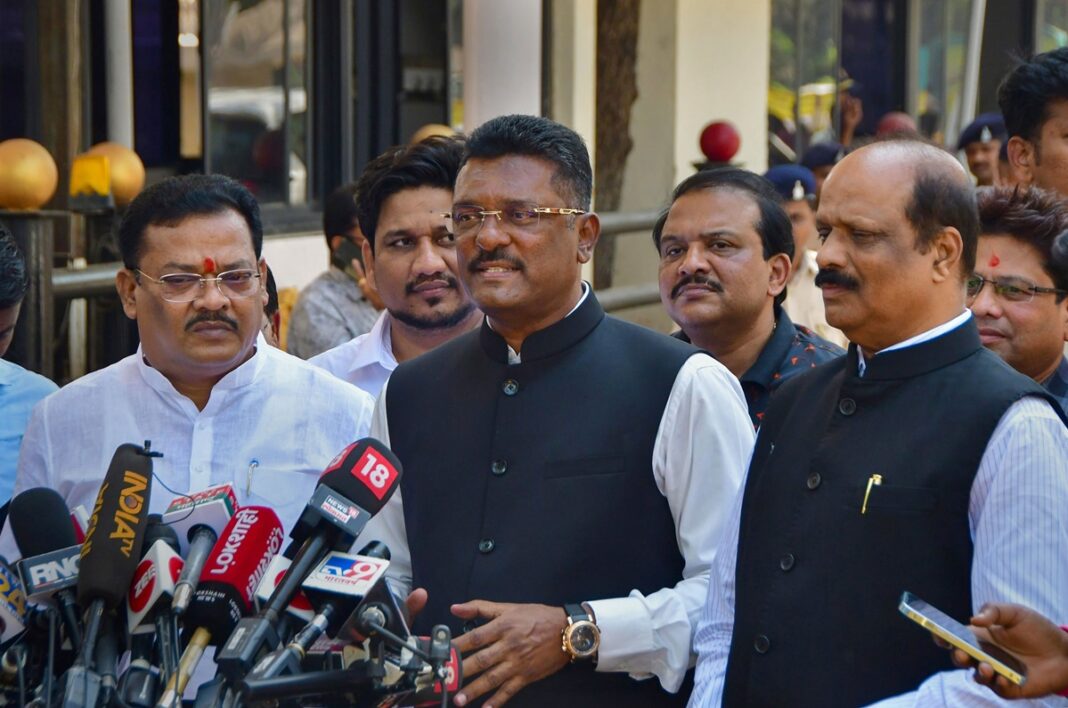 Transport unions protest against e challan system and toll charges in Maharashtra