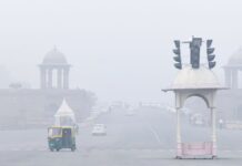 Delhi Gasps Under Toxic Smog as AQI Touches 393: Air Slips Into ‘Very Poor’ Zone, Govt Accelerates Dust-Control Drive