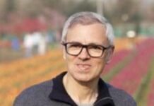 ‘Cowardly and Senseless’: Omar Abdullah Announces ₹10 Lakh Aid After Kulgam Terror Attack Kills Two Labourers Security personnel at the site of the Kulgam terror attack in Jammu and Kashmir after militants targeted migrant labourers.