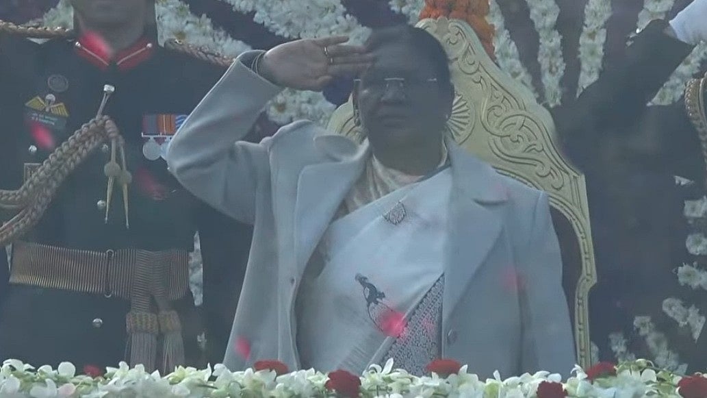 President-Droupadi-Murmu-Unfurls-National-Flag-At-Kartavya-Path-R-Day-Parade-Begins