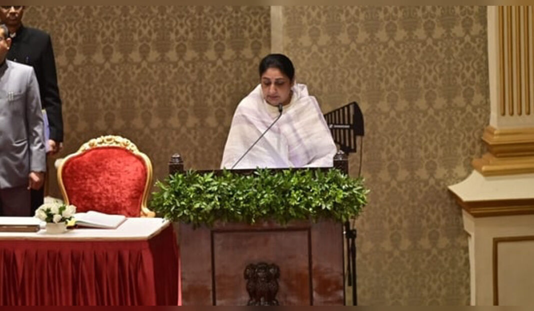 Sunetra_Pawar_oath_1..._imresizer