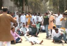 JD(U) Workers Protest as Nitish Kumar’s Rajya Sabha Move Sparks CM Exit Buzz JD(U) workers protesting outside Nitish Kumar residence in Patna over Rajya Sabha move