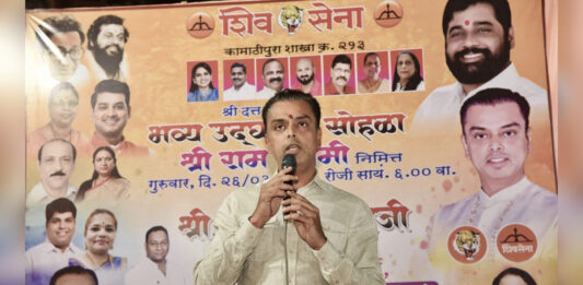 Milind Deora addresses a gathering at Shri Datt Mandir in Kamathipura during inauguration of renovation and beautification work in Mumbai
