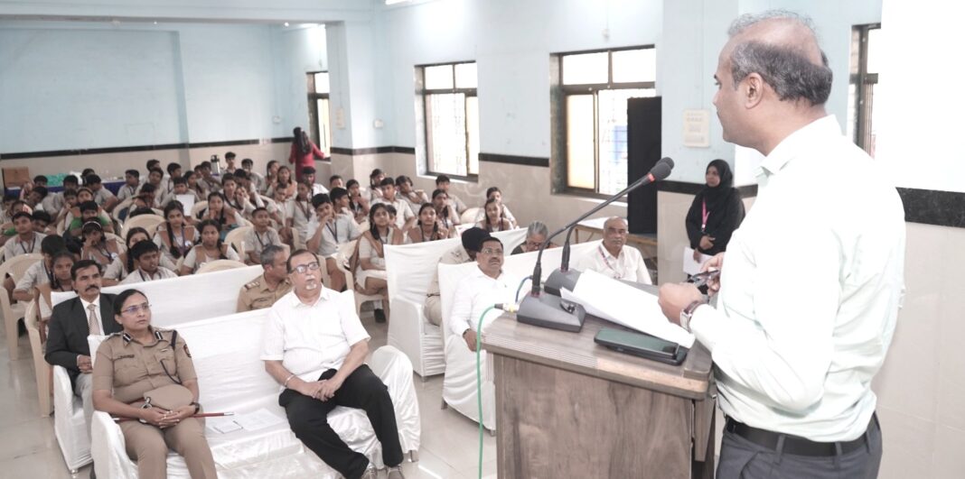 Students and teachers attending a road safety awareness session organised by UNICEF and CACR in a municipal school in Mumbai’s K-East Ward