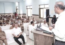 Road Safety Audit Exposes Dangerous Infrastructure Gaps Around 34 Mumbai Schools Students and teachers attending a road safety awareness session organised by UNICEF and CACR in a municipal school in Mumbai’s K-East Ward