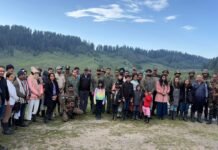 Indian Army Rescues 24 Stranded Tourists from Sunshine Peak in Gulmarg Indian Army rescue team evacuating stranded tourists from Sunshine Peak in Gulmarg