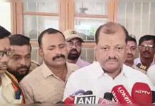UBT MP Sanjay Jadhav After Joining Shinde Camp: “Why Would You Crush Us?” UBT MP Sanjay Jadhav speaking after joining Eknath Shinde-led Shiv Sena camp in Parbhani, Maharashtra