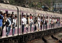 Monsoon Train Argument Turns Deadly in Mumbai: 22-Year-Old Passenger Stabbed Inside Moving Local Train, Accused on the Run Emergency response at Borivali station after stabbing inside Mumbai local train