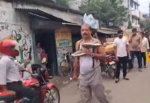 Shocking Bengal Incident: Former Municipality Chairman Swapan Samanta Paraded Shirtless, Garlanded Amid Public Anger Over Corruption Claims Shirtless TMC leader Swapan Samanta being paraded by locals amid corruption allegations in Bengal