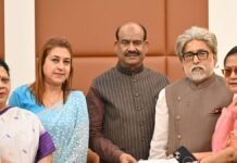 20 TMC MPs Merge With NCPI, NDA Gets Big Boost in Lok Sabha Twenty TMC MPs approach Lok Sabha Speaker over merger with NCPI