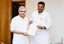 Sanjay Upadhyay Seeks More AC Locals, Direct Belapur and Kalyan Connectivity for Mumbai Commuters Borivali MLA Sanjay Upadhyay submits a memorandum to Railway Minister Ashwini Vaishnaw seeking faster redevelopment of Borivali Railway Station and improved suburban rail services.