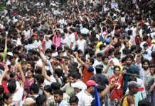 Latest CJP Protest Updates: Tear Gas Fired, Protesters Detained, Opposition Leaders Join ‘Chalo Sansad’ March Security personnel confront CJP protesters during the Chalo Sansad march near Parliament in New Delhi.