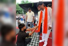 Manoj Jarange Reaches Jantar Mantar, Backs Protesters; Says ‘If Even One Protester Is Hurt, Marathas Will Reach Delhi’ Manoj Jarange-Patil addresses protesters at Jantar Mantar in New Delhi