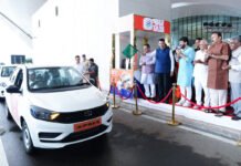 Maharashtra Launches Bharat Taxi: Government Unveils Cooperative Ride-Hailing Platform to Empower Drivers and Offer Affordable Travel Chief Minister Devendra Fadnavis launches Bharat Taxi cooperative ride-hailing platform at Navi Mumbai International Airport.