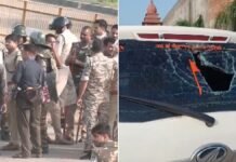 BJP Ticket Row Turns Violent: 8 Police Personnel Injured as Narottam Mishra Supporters Block NH-44 for 11 Hours Police confront protesters during the Narottam Mishra supporters' highway blockade in Datia.