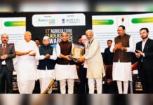 Pasha Patel Receives Agriculture Leadership Award, Calls Bamboo Biofuel Key to India’s Sustainable Future Union Defence Minister Rajnath Singh presents the Agriculture Leadership Award to Pasha Patel at the 17th Agriculture Leadership Conclave 2026 in New Delhi.