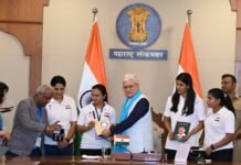 ‘Dekh Le! India’ Screening Celebrates Blind Women Cricketers’ Gold-Winning Journey Maharashtra Governor Jishnu Dev Varma with members of India’s Blind Women’s National Cricket Team at the Dekh Le India documentary screening