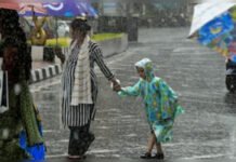 Thane Schools Shut Tomorrow As Red Alert Issued; District Administration Declares Holiday Amid Heavy Rain Warning Closed school building in Thane as Red Alert is issued for heavy rainfall