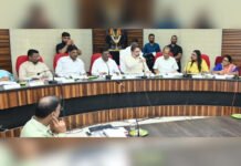 MLA Nilesh Rane Reviews Sindhudurg Zilla Parishad, Expresses Satisfaction with Overall Functioning MLA Nilesh Rane reviewing development works and departmental performance at a Sindhudurg Zilla Parishad meeting.
