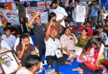 JPSC-JSSC Paper Leak Row: Talks With Jharkhand Govt End Without Resolution, Students Continue Protest JPSC-JSSC aspirants protesting over alleged exam irregularities in Jharkhand