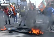 Jharkhand Bandh Turns Chaotic: BJP Workers Burn Tyres, Block Roads Over Police Action Against Student Protesters BJP workers burn tyres during Jharkhand bandh over police action against student protesters
