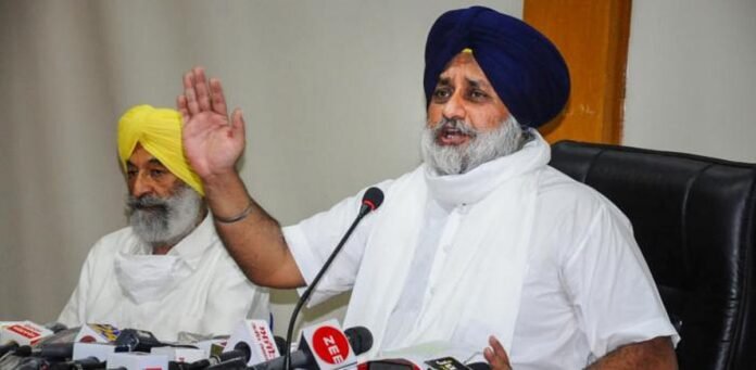 sukhbir-singh-badal-attacked-nanded-maharashtra.jpg Sukhbir Singh Badal attacked inside gurdwara in Nanded Maharashtra
