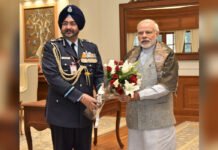 Meet BS Dhanoa: The Real Wing Commander Behind Jimmy Shergill’s Character in ‘Operation Safed Sagar’ Former Indian Air Force Chief BS Dhanoa with Prime Minister Narendra Modi.