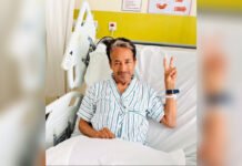 Sonam Wangchuk Mocks Aamir Khan’s ‘We Never Met’ Claim — What’s the Real Story? Sonam Wangchuk sitting in a hospital bed and making a victory sign.