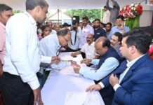Maharashtra Plans Land Titling Law, Drone Surveys and Property Cards: Chandrashekhar Bawankule Citizens submitting land and revenue-related applications to officials during a grievance redressal camp in Sindhudurg.