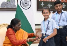 From Rajendra Prasad to Droupadi Murmu: The Raksha Bandhan Tradition Inside Rashtrapati Bhavan President Droupadi Murmu ties a rakhi on a schoolgirl’s wrist during Raksha Bandhan celebrations at Rashtrapati Bhavan.