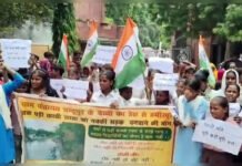 5-Km Tiranga March for a Road: Hamirpur Students Reach Collectorate, Say ‘School Tak Rasta Toh Do’