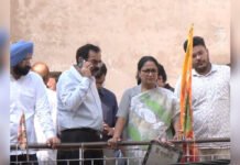 Delhi CM Rekha Gupta Visits AIIMS Trauma Centre After Satya Niketan Building Collapse, 5 Civic Officials Suspended Delhi Chief Minister Rekha Gupta visits AIIMS Trauma Centre after Satya Niketan building collapse