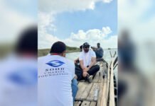 Sonu Sood Travels by Boat to Deliver Relief in Flood-Hit Bihar Sonu Sood travelling by boat with a relief team through a flood-affected area in Bihar during distribution of essential supplies.